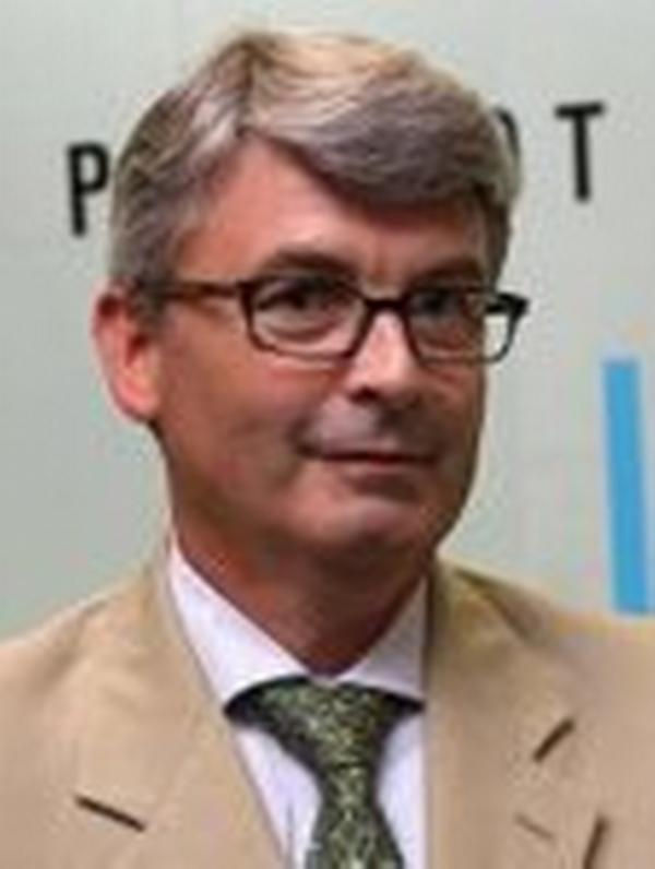 Patrice Le Guyader vystudoval obchodní právo na pařížské univerzitě. Pro skupinu PSA Peugeot Citroën pracuje již 22 let, zejména ve výrobních závodech. TPCA Czech pro něj nebude první zahraniční působení. V devadesátých letech byl zástupcem personálního ředitele v britském závodě Peugeot Motor Company. Pracoval také ve společných závodech skupiny PSA Peugeot Citroën, které má firma s automobilkami Fiat a Renault. Do TPCA přichází z pozice ředitele divize lidských zdrojů skupiny PSA Peugeot Citroën, kde byl zodpovědný za plánování lidských zdrojů a rozvoj talentů skupiny. „Na působení v Kolínském závodu se velmi těším. Jde o firmu, která má v evropském automobilovém průmyslu skvělou pověst,“ říká nový viceprezident TPCA Patrice Le Guyader