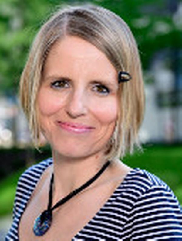 Anna Kačabová, Nadace O2