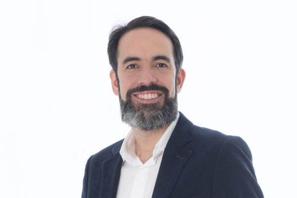 Maximiliano Bellassai, T-Mobile
