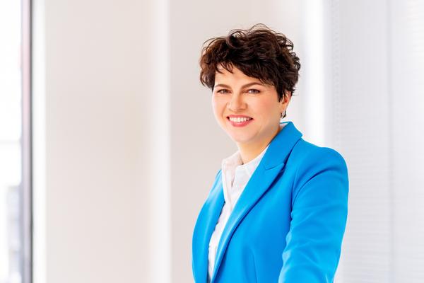Ivana Brancuzká, Crowe a Contract Administration