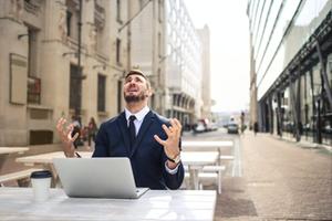 Výpadek internetového připojení je pro firmy stále větší riziko. Stojí je miliony i ztrátu produktivity a reputace