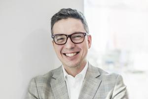 Zákaznická zkušenost jako motor zisku: Proč „barvení tlačítek“ už nestačí a jak propojit firmu s realitou